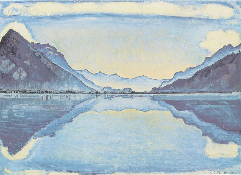 Thunersee mit symmetrischer Spiegelung